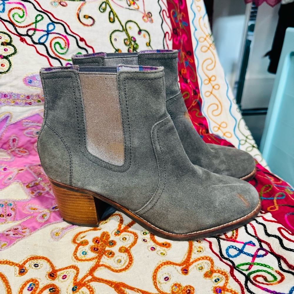 SPERRY Marlow Suede Chelsea Booties Light Gray 9/39